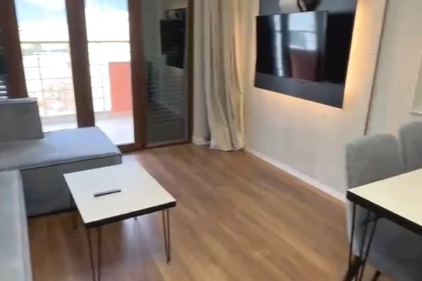 Shtepi ne shitje Apartament ne Tirane, 1+1, Mobilimi E mobiluar, Pagesa 199,000  Euro.