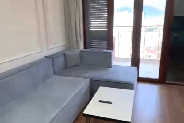 Shtepi ne shitje Apartament ne Tirane, 1+1, Mobilimi E mobiluar, Pagesa 199,000  Euro.