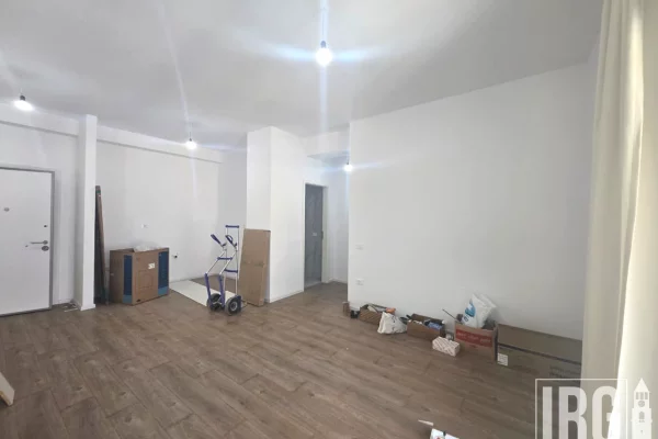 Shtepi ne shitje Apartament ne Tirane, 2+1, Mobilimi Bosh, pa mobiluar, Pagesa 144,500  Euro.