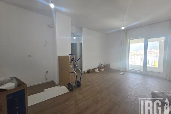 Shtepi ne shitje Apartament ne Tirane, 2+1, Mobilimi Bosh, pa mobiluar, Pagesa 144,500  Euro.