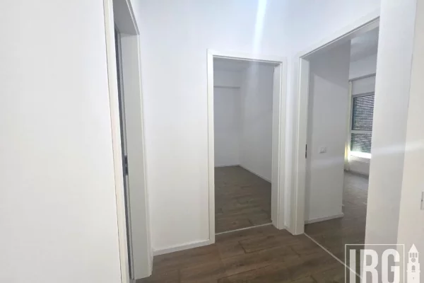 Shtepi ne shitje Apartament ne Tirane, 2+1, Mobilimi Bosh, pa mobiluar, Pagesa 144,500  Euro.