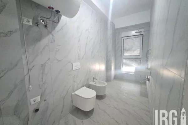 Shtepi ne shitje Apartament ne Tirane, 2+1, Mobilimi Bosh, pa mobiluar, Pagesa 144,500  Euro.