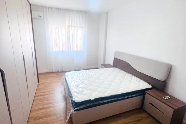Shtepi me qera Apartament ne Tirane, 2+1, Mobilimi E mobiluar, Pagesa 800  Euro.