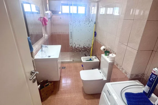 Shtepi me qera Apartament ne Tirane, 2+1, Mobilimi E mobiluar, Pagesa 800  Euro.