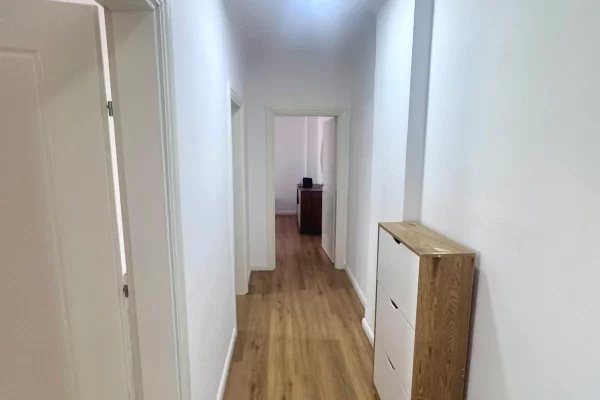 Shtepi me qera Apartament ne Tirane, 2+1, Mobilimi E mobiluar, Pagesa 800  Euro.