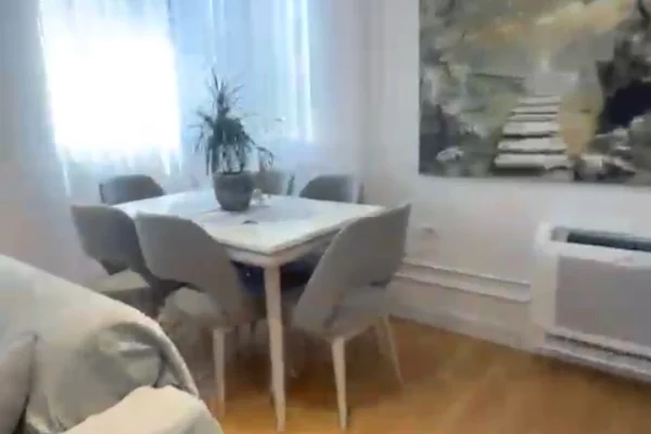 Shtepi ne shitje Vila Luksoze ne Tirane, 4+1, Mobilimi E mobiluar, Pagesa 260,000  Euro.
