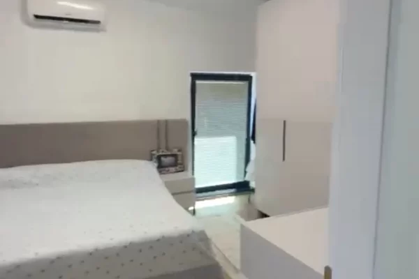 Shtepi ne shitje Vila Luksoze ne Tirane, 4+1, Mobilimi E mobiluar, Pagesa 260,000  Euro.