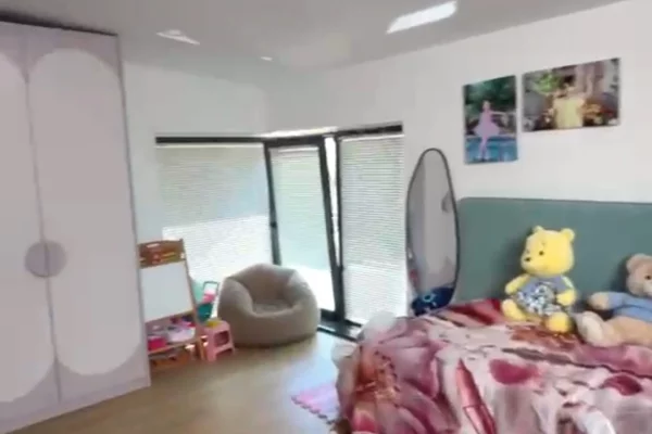 Shtepi ne shitje Vila Luksoze ne Tirane, 4+1, Mobilimi E mobiluar, Pagesa 260,000  Euro.