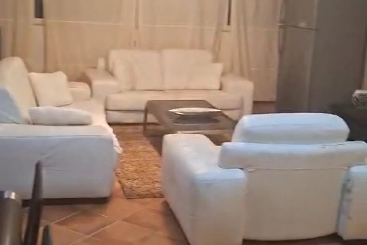 Shtepi ne shitje Apartament ne Tirane, 2+1, Mobilimi E mobiluar, Pagesa 200,000  Euro.