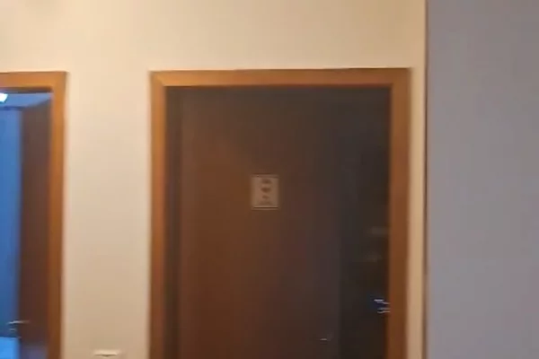 Shtepi ne shitje Apartament ne Tirane, 2+1, Mobilimi E mobiluar, Pagesa 200,000  Euro.
