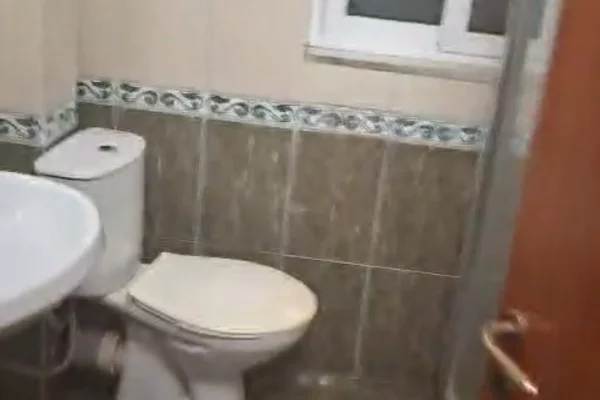 Shtepi ne shitje Apartament ne Tirane, 2+1, Mobilimi E mobiluar, Pagesa 200,000  Euro.
