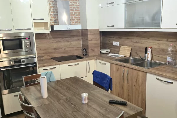 Shtepi me qera Apartament ne Tirane, 2+1, Mobilimi E mobiluar, Pagesa 60,000  Leke.