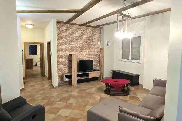 Shtepi me qera Apartament ne Tirane, 2+1, Mobilimi E mobiluar, Pagesa 60,000  Leke.