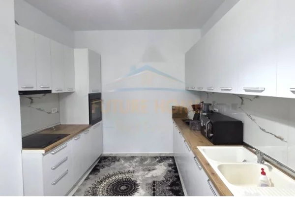 Shtepi ne shitje Apartament ne Tirane, 2+1, Mobilimi E mobiluar, Pagesa 157,000  Euro.
