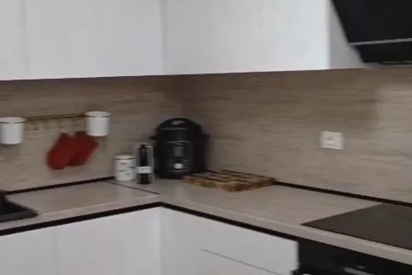 Shtepi ne shitje Apartament ne Tirane, 2+1, Mobilimi E mobiluar, Pagesa 320,000  Euro.