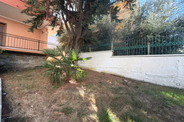 Shtepi me qera Shtepi Private ne Tirane, 5+1, Mobilimi Bosh, pa mobiluar, Pagesa 1,800  Euro.