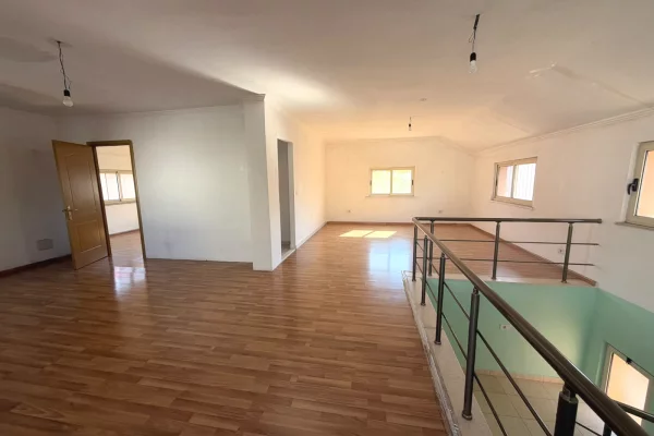 Shtepi me qera 5+1 ne Tirane - 1,800 Euro