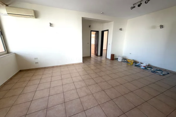Shtepi me qera Shtepi Private ne Tirane, 5+1, Mobilimi Bosh, pa mobiluar, Pagesa 1,800  Euro.