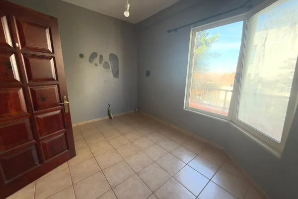 Shtepi me qera Shtepi Private ne Tirane, 5+1, Mobilimi Bosh, pa mobiluar, Pagesa 1,800  Euro.