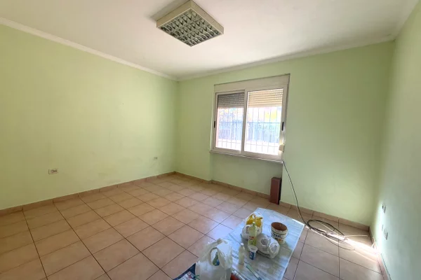Shtepi me qera Shtepi Private ne Tirane, 5+1, Mobilimi Bosh, pa mobiluar, Pagesa 1,800  Euro.