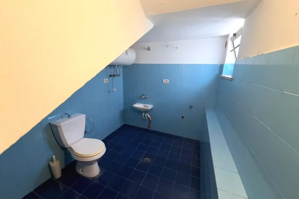 Shtepi me qera Shtepi Private ne Tirane, 5+1, Mobilimi Bosh, pa mobiluar, Pagesa 1,800  Euro.