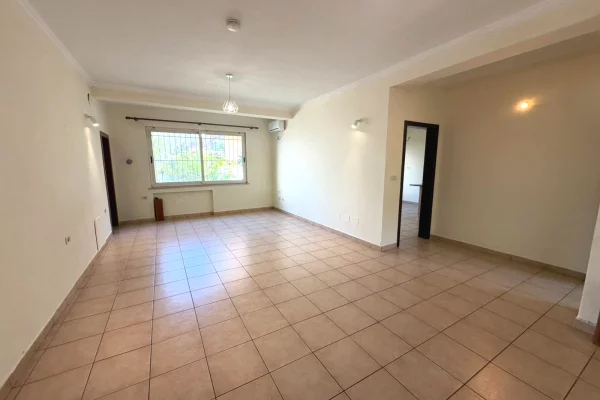 Shtepi me qera Shtepi Private ne Tirane, 5+1, Mobilimi Bosh, pa mobiluar, Pagesa 1,800  Euro.