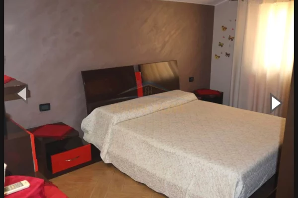 Shtepi me qera Apartament ne Tirane, 2+1, Mobilimi E mobiluar, Pagesa 700  Euro.