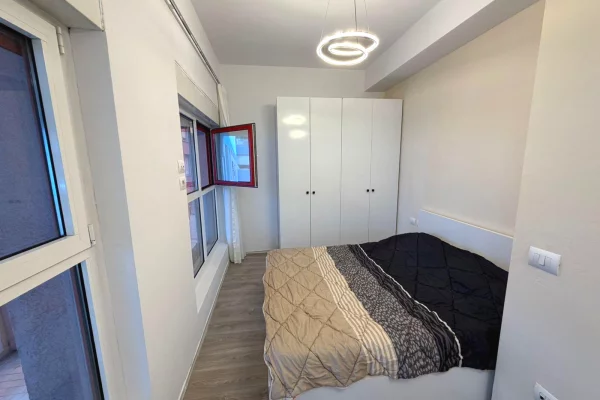Shtepi ne shitje Apartament ne Tirane, 1+1, Mobilimi E mobiluar, Pagesa 78,000  Euro.