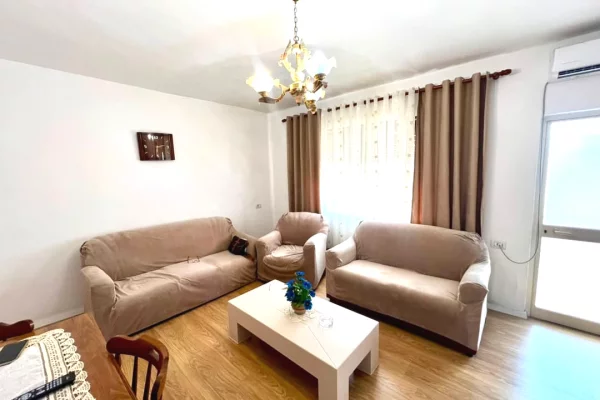 Shitet apartament 3+1 te Mozaiku i Tiranes