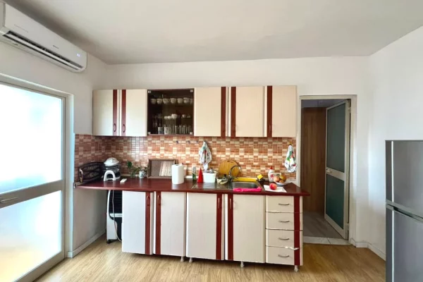 Shtepi ne shitje Apartament ne Tirane, 3+1, Mobilimi E mobiluar, Pagesa 174,000  Euro.