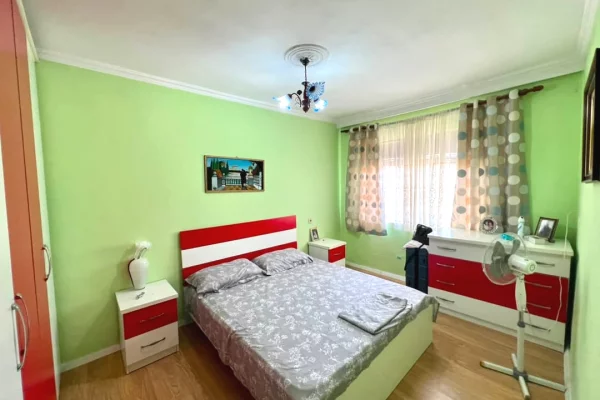 Shtepi ne shitje Apartament ne Tirane, 3+1, Mobilimi E mobiluar, Pagesa 174,000  Euro.