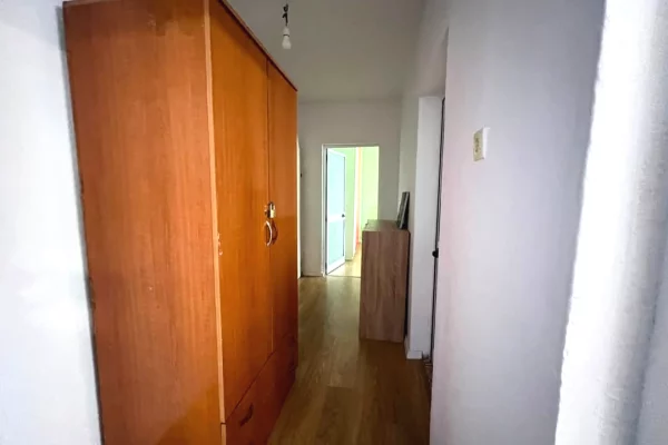 Shtepi ne shitje Apartament ne Tirane, 3+1, Mobilimi E mobiluar, Pagesa 174,000  Euro.