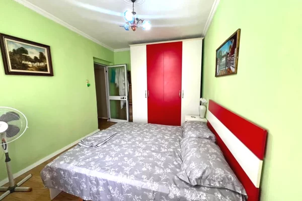 Shtepi ne shitje Apartament ne Tirane, 3+1, Mobilimi E mobiluar, Pagesa 174,000  Euro.