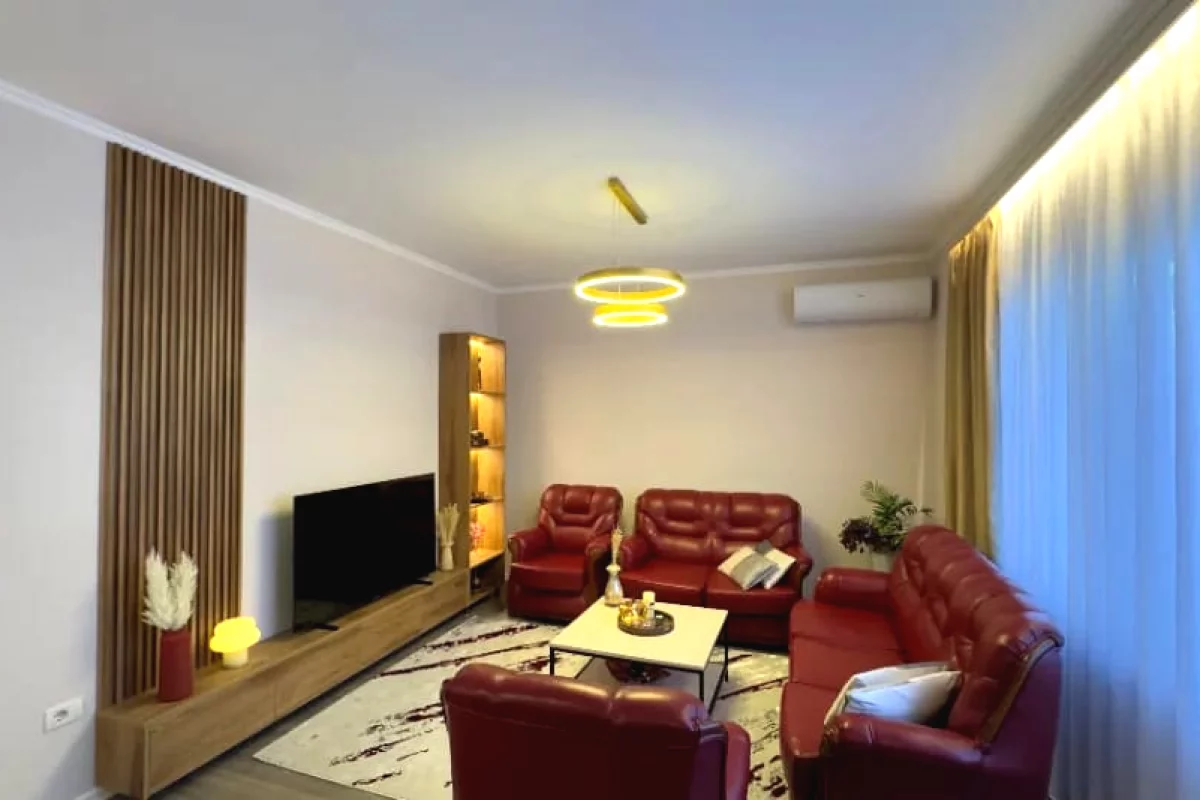 Shtepi me qera Apartament ne Tirane, 2+1, Mobilimi E mobiluar, Pagesa 90,000  Leke.