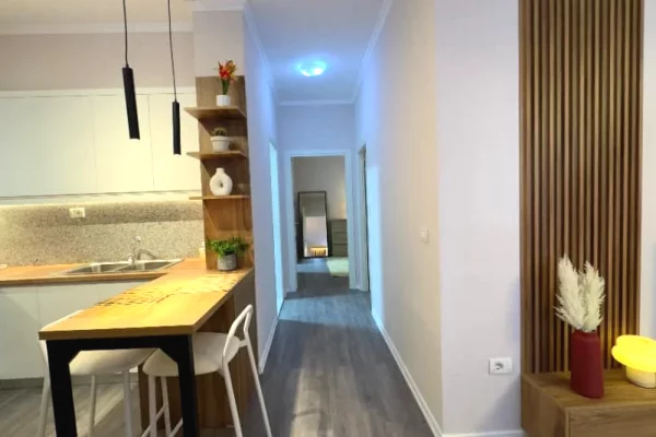 Shtepi me qera Apartament ne Tirane, 2+1, Mobilimi E mobiluar, Pagesa 90,000  Leke.