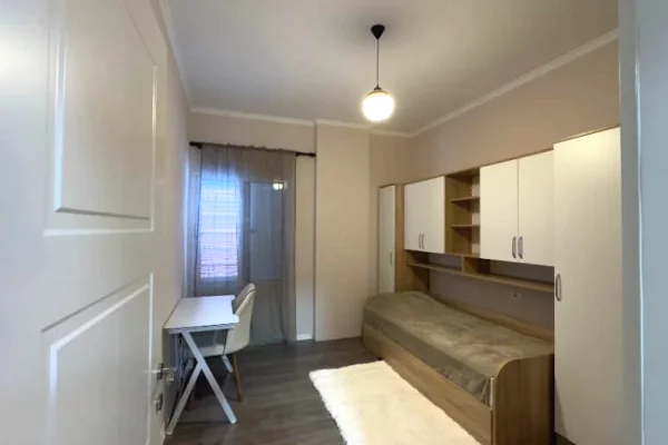 Shtepi me qera Apartament ne Tirane, 2+1, Mobilimi E mobiluar, Pagesa 90,000  Leke.