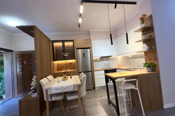 Shtepi me qera Apartament ne Tirane, 2+1, Mobilimi E mobiluar, Pagesa 90,000  Leke.