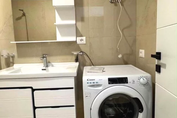 Shtepi me qera Apartament ne Tirane, 2+1, Mobilimi E mobiluar, Pagesa 65,000  Leke.