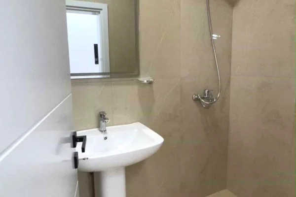 Shtepi me qera Apartament ne Tirane, 2+1, Mobilimi E mobiluar, Pagesa 65,000  Leke.