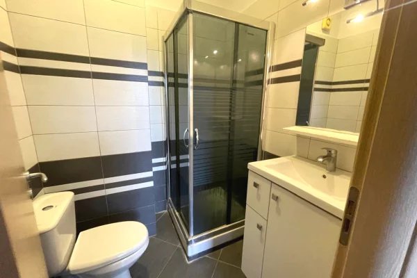 Shtepi me qera Apartament ne Tirane, 3+1, Mobilimi E mobiluar, Pagesa 70,000  Leke.