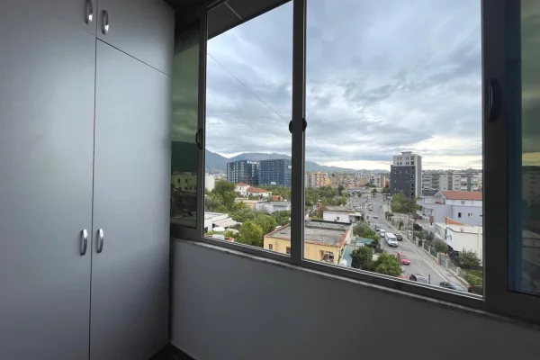 Shtepi me qera Apartament ne Tirane, 3+1, Mobilimi E mobiluar, Pagesa 70,000  Leke.