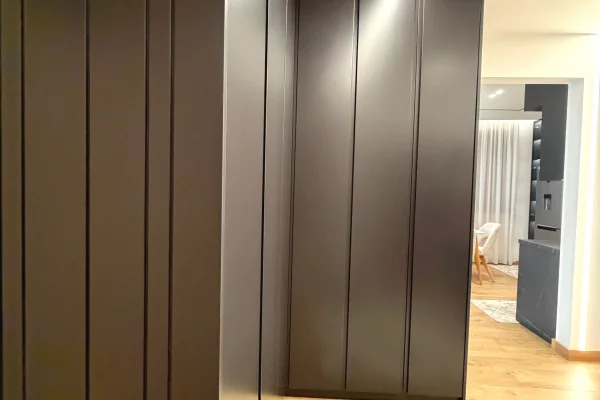 Shtepi ne shitje Apartament ne Tirane, 2+1, Mobilimi E mobiluar, Pagesa 18,500,000  Leke.