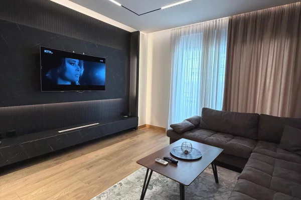 Shtepi ne shitje Apartament ne Tirane, 2+1, Mobilimi E mobiluar, Pagesa 18,500,000  Leke.