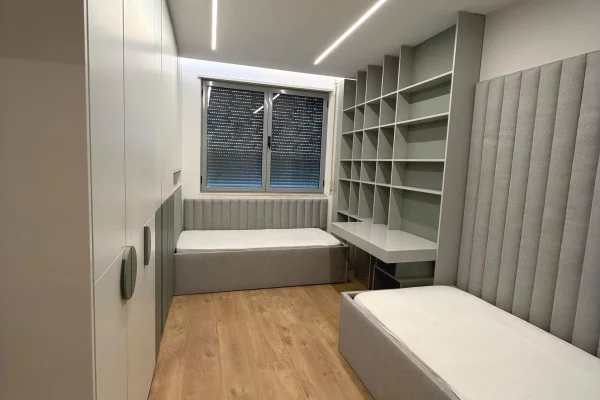 Shtepi ne shitje Apartament ne Tirane, 2+1, Mobilimi E mobiluar, Pagesa 18,500,000  Leke.