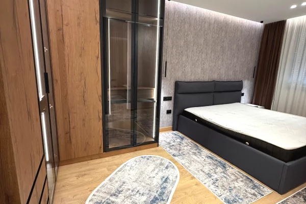 Shtepi ne shitje Apartament ne Tirane, 2+1, Mobilimi E mobiluar, Pagesa 18,500,000  Leke.