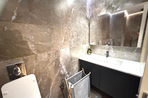 Shtepi ne shitje Apartament ne Tirane, 2+1, Mobilimi E mobiluar, Pagesa 18,500,000  Leke.