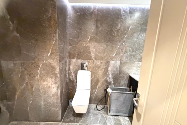 Shtepi ne shitje Apartament ne Tirane, 2+1, Mobilimi E mobiluar, Pagesa 18,500,000  Leke.