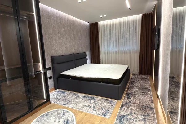 Shtepi ne shitje Apartament ne Tirane, 2+1, Mobilimi E mobiluar, Pagesa 18,500,000  Leke.