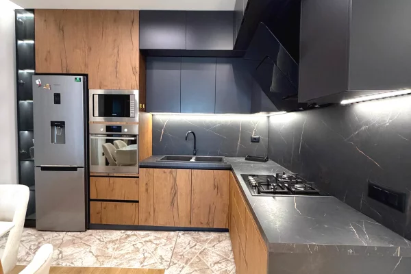 Shtepi ne shitje Apartament ne Tirane, 2+1, Mobilimi E mobiluar, Pagesa 18,500,000  Leke.