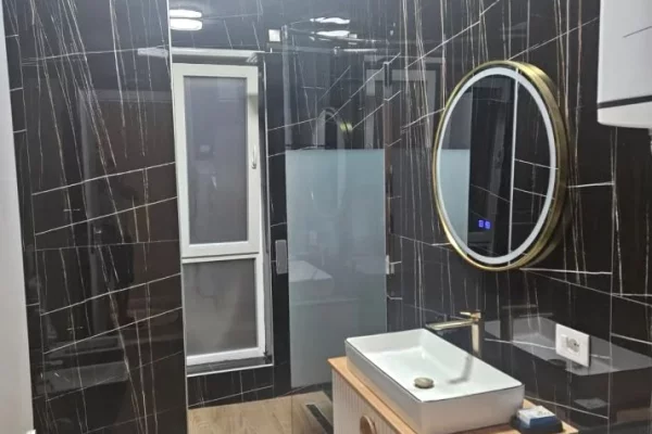 Shtepi me qera Apartament ne Tirane, 2+1, Mobilimi E mobiluar, Pagesa 70,000  Leke.